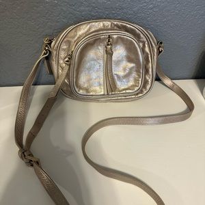 Kelly Wynne crossbody purse